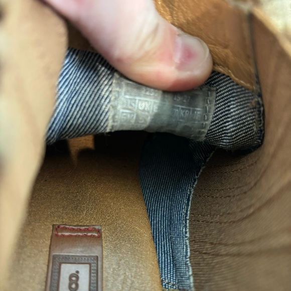 LEVI’S Sz 6.5 Chelsea Western Style Slip On Stacked Heel Suede Almond Toe Boots - Picture 12 of 14